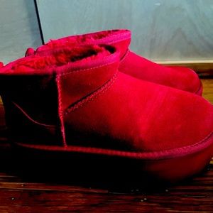 Classic Ugg Ultra Mini Platform boots in red